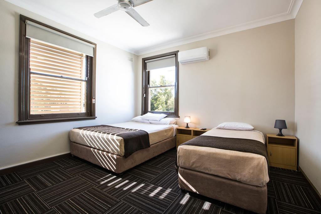 Toongabbie Hotel Blacktown Szoba fotó